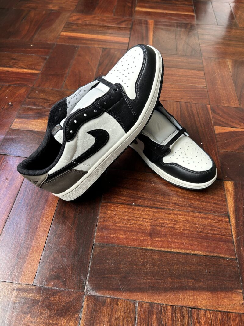 Nike air Jordan 1 Low Mocha - UK9 -UK10