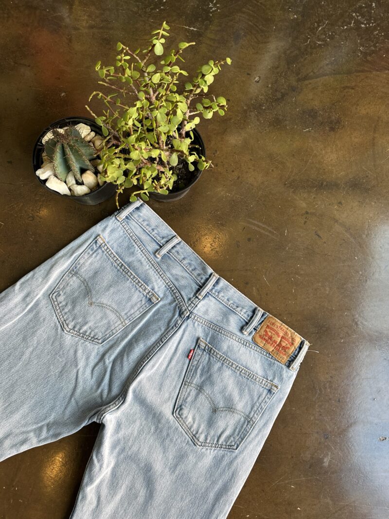 Vintage Levi’s Jeans - 38 - Image 2